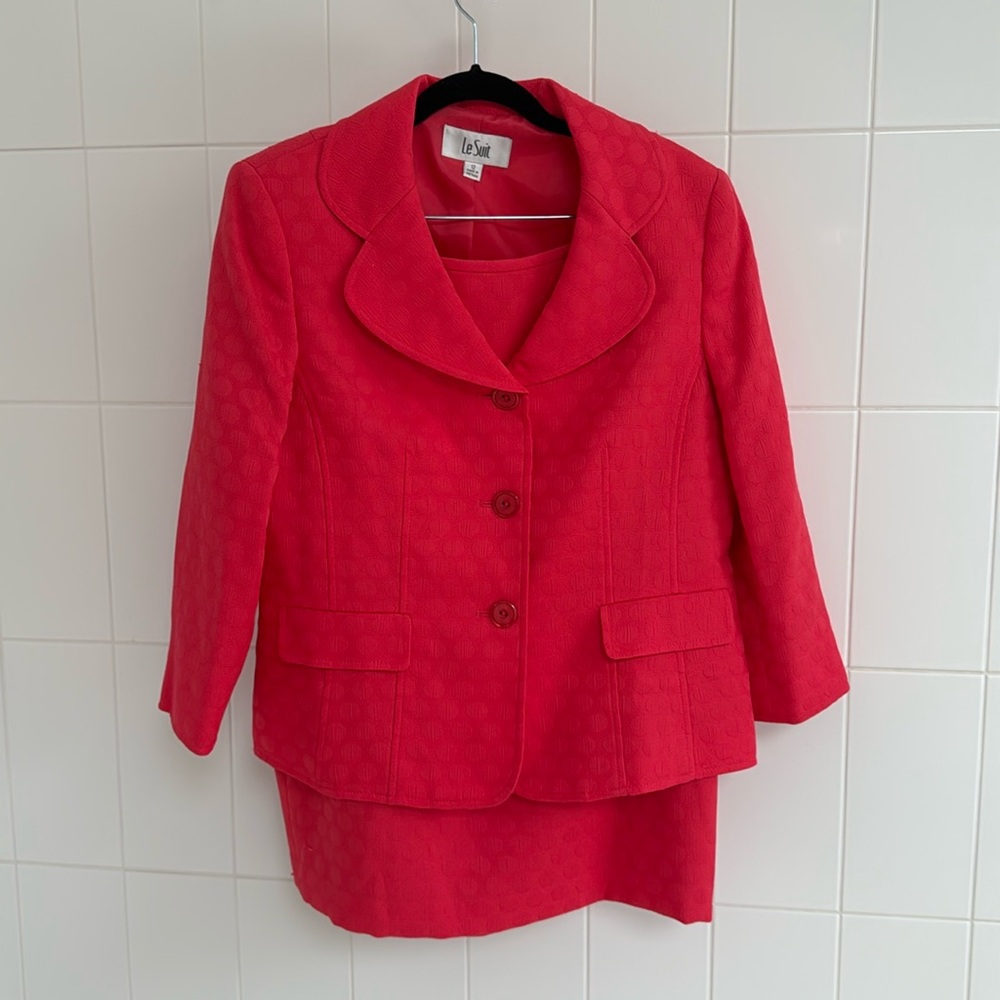 Lesuit size 12 skirt suit like new pink